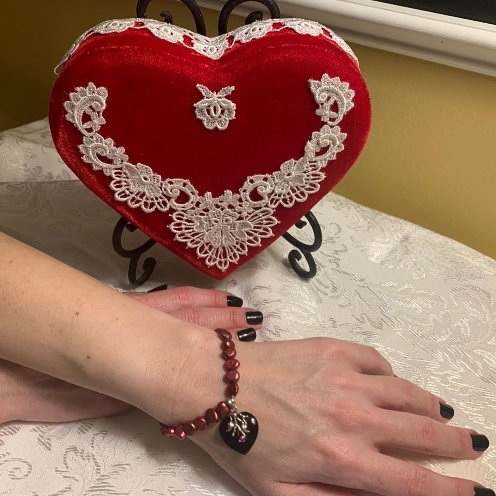 Red Pearl Bracelet & Velvet Heart Container